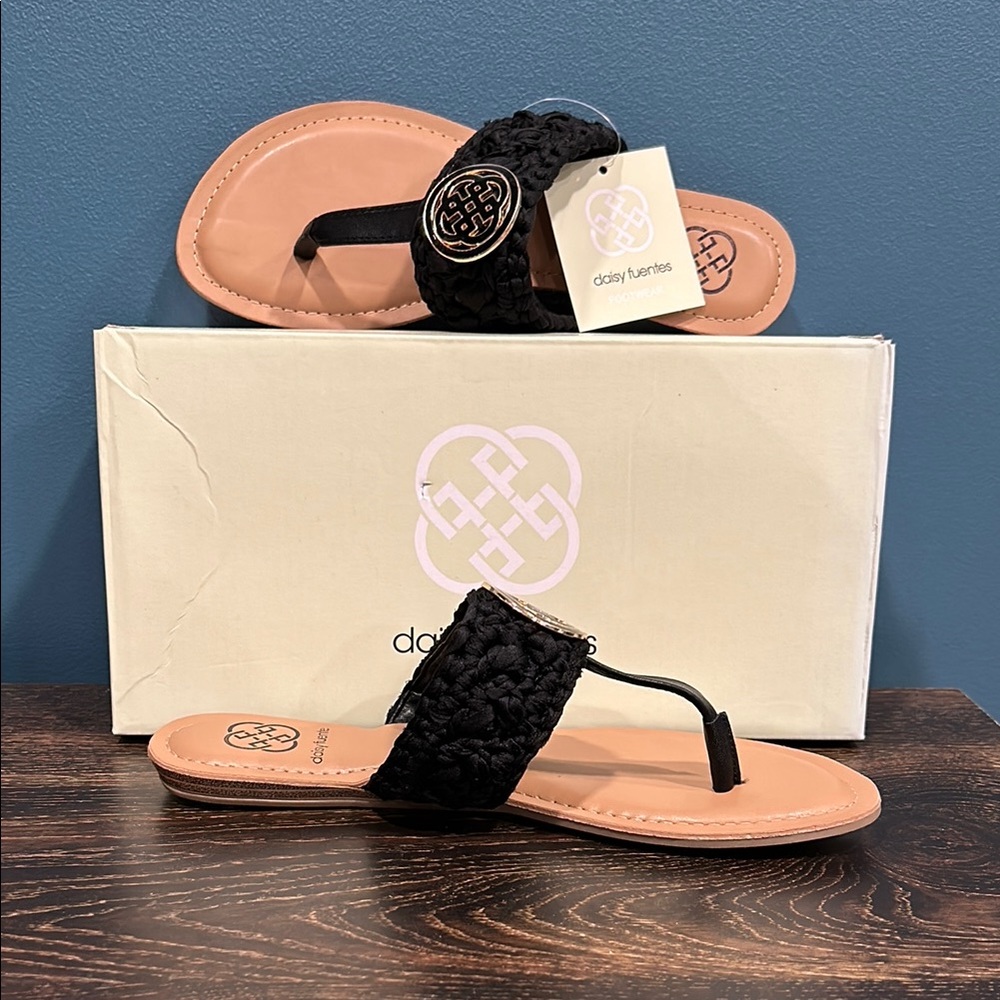 Daisy Fuentes Black Sandals with Woven Strap